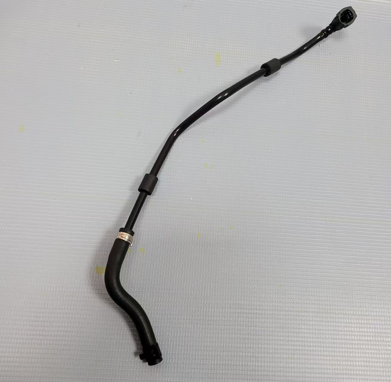 95B121447E Engine Coolant Reservoir Hose for Porsche Macan 3.0/3.6T 14-18