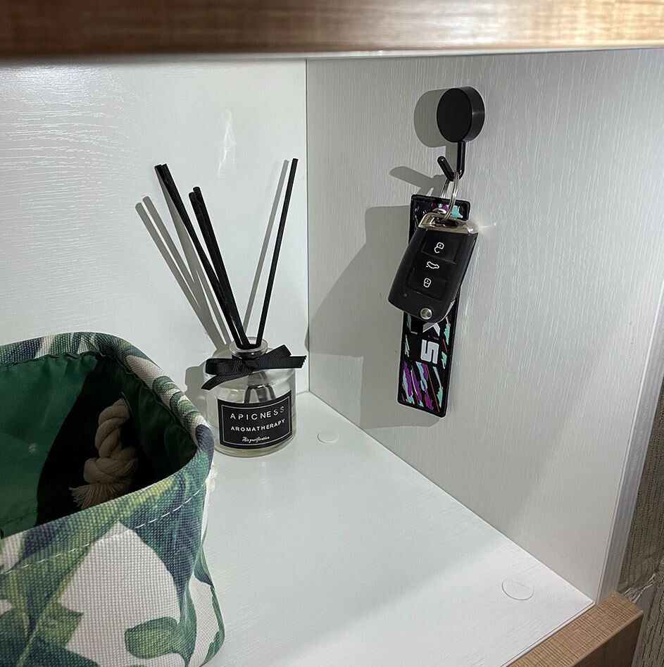 Car keychain/key ring embroidered nylon car accessories, black and red, suitable for Mazda .