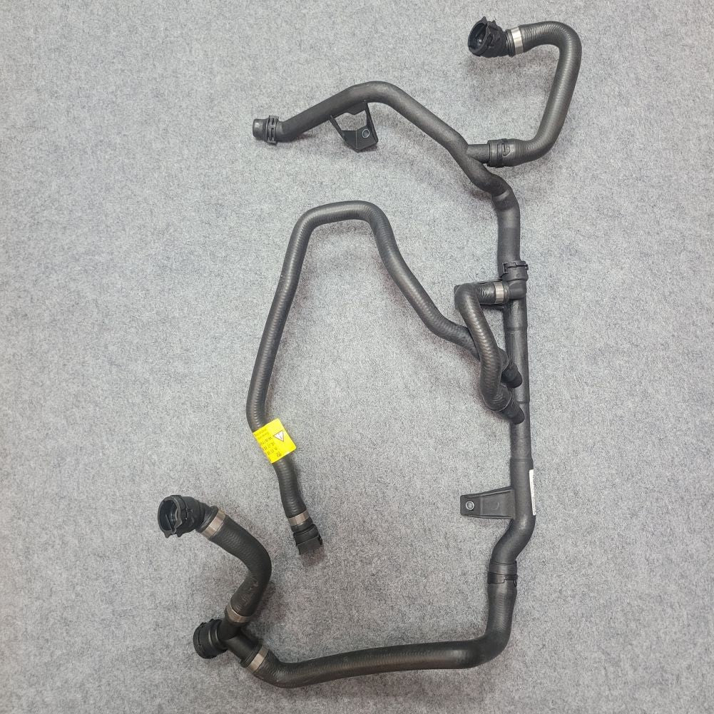 Heater return line thermostat hose suitable for BMW E90 E91 06-12