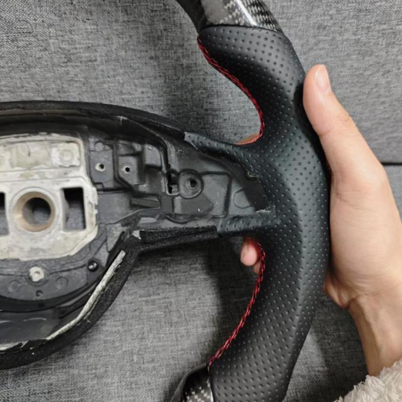 Carbon fiber steering wheels are suitable for Mercedes-Benz CLA250, CLE300, GLE350, E350, and E450.
