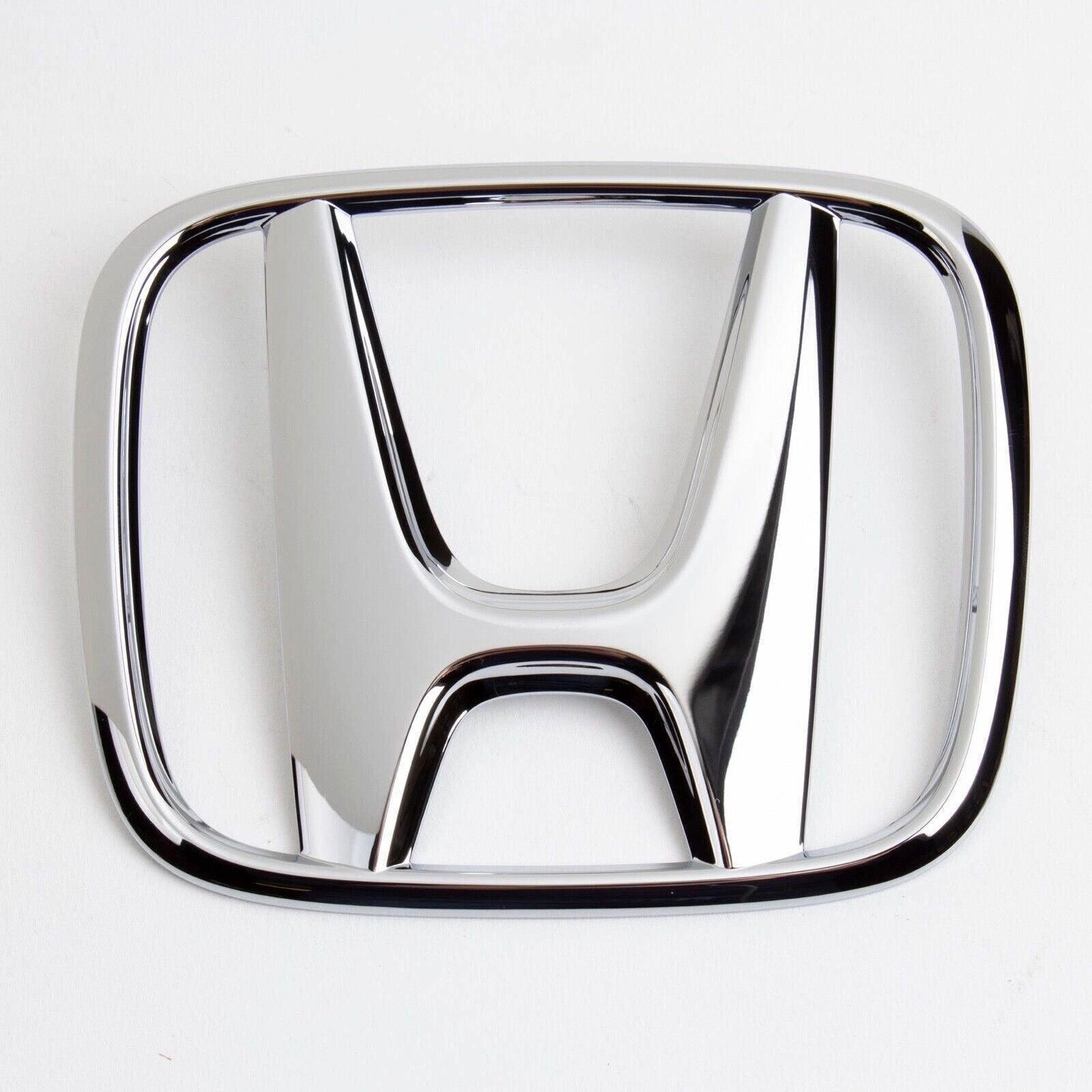 Silver H badge on the front grille with chrome trim suitable for Accord 2008 - 2015 EX LX