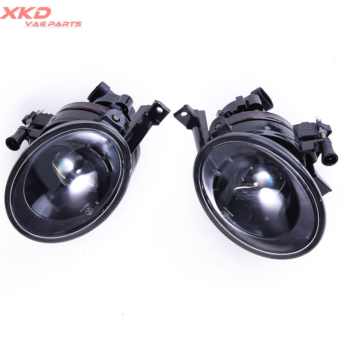 A pair of front-cleaning convex lens fog lights are suitable for Volkswagen for Jetta for Golf MK6 Eos