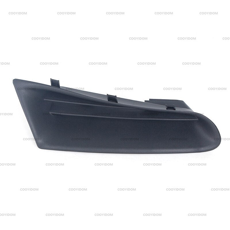 The open-style air intake grille on the right front bumper is suitable for the for Renault Clio MK3 2005-2009.