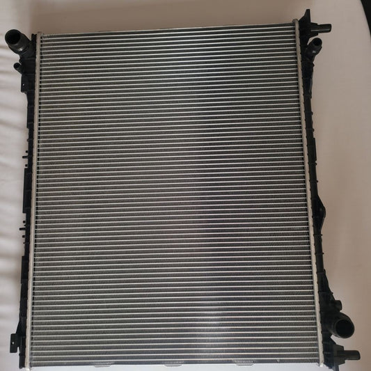 The radiator is mainly suitable for Range Rover 16-21