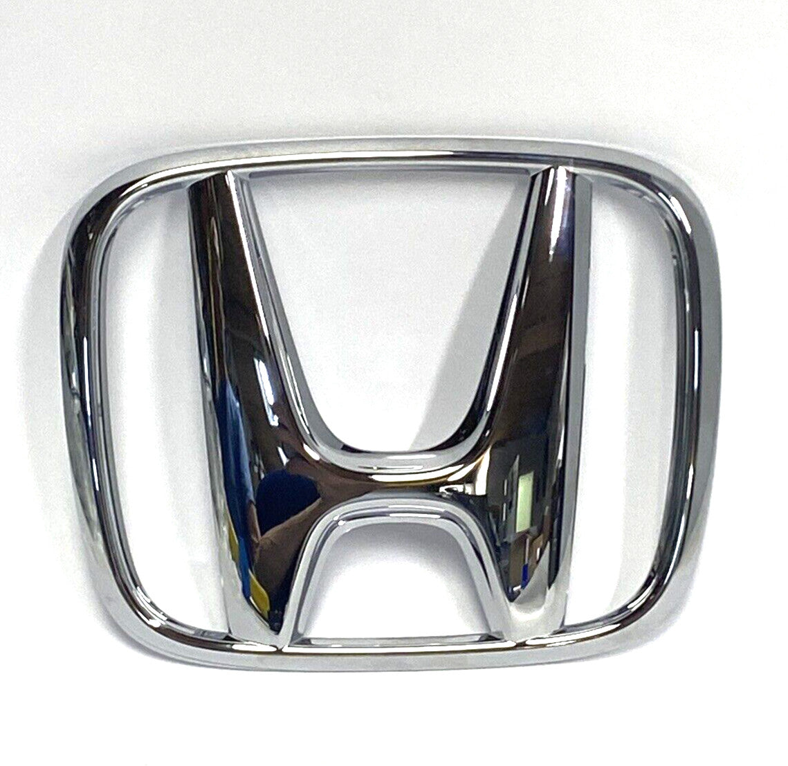 The front grille badge is applicable to for Honda Pilot 2016, 2017, and 2018 models.