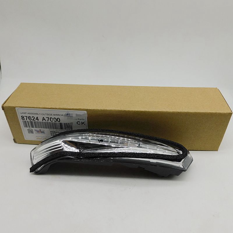 New exterior turn signal lights on the right passenger side, applicable to for Kia Forte 2014-2018.