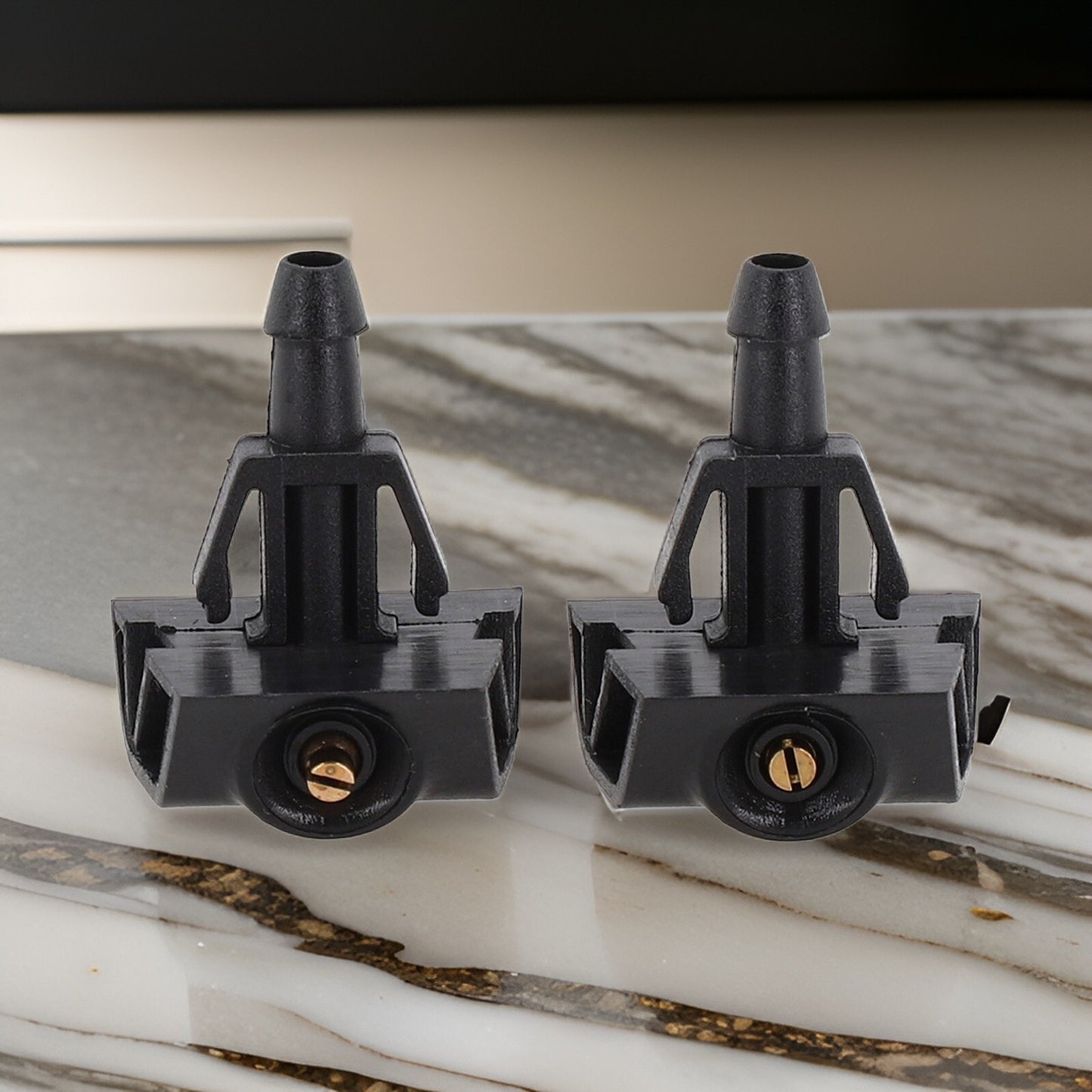 Upgrade your windshield washing machine with nozzle for Nissan models, compatible with JUKE F15 2015 and 2018.