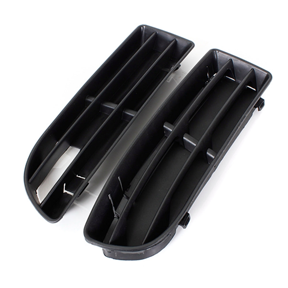 A pair of front bumper lower fog light grille covers are suitable for the 1999-05 for Volkswagen for Jetta for Bora MK4.