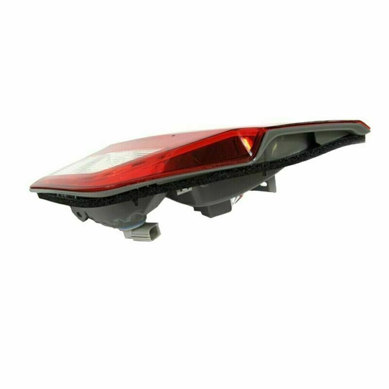 The right rear inner taillight and rear brake are suitable for Jeep Grand Cherokee 2011, 2012, and 2013 models.