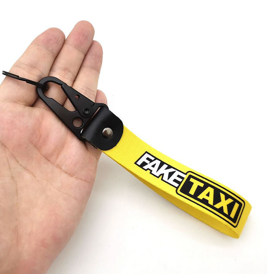 Car keychain/key ring with lanyard, car accessories, fake taxi, suitable for Mitsubishi .
