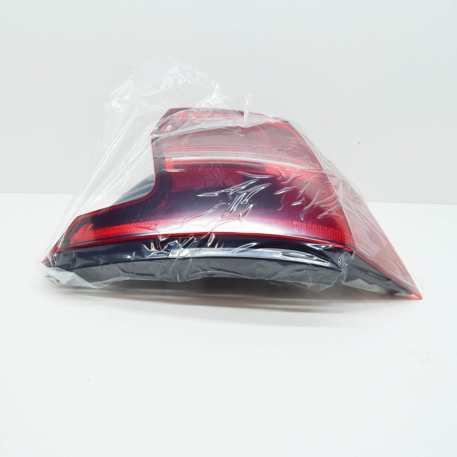for Volvo S90 2019 - 2024, right-side LED taillight, red, model number 31698713.