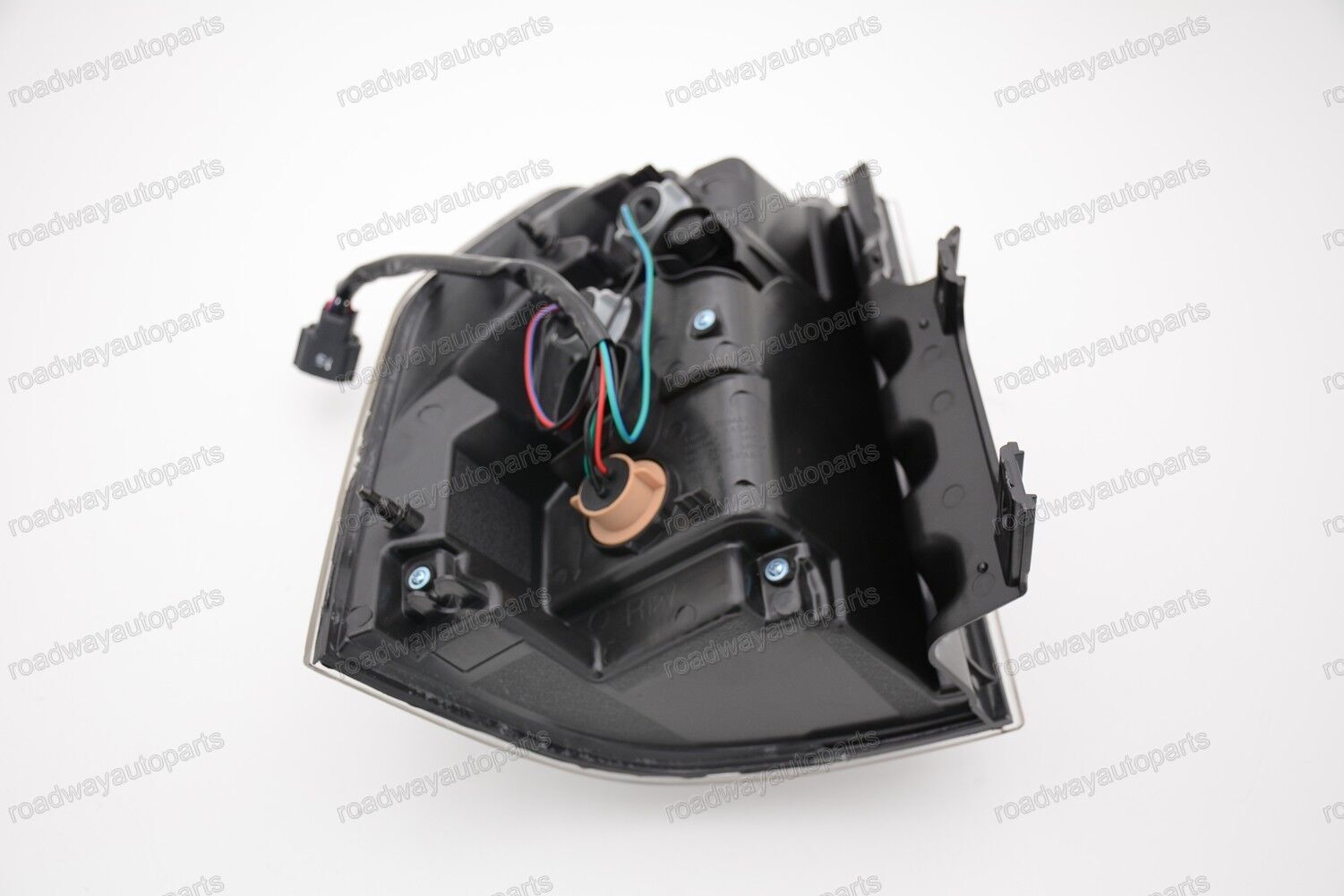 The right taillight is compatible with for Mitsubishi Pajero/Shogun/Montero MK IV models from 2007 to 2015.