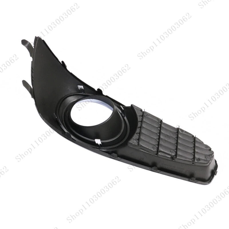 The right-side fog light grille and fog light cover are suitable for Subaru Legacy 2013 and 2014 models 57731AJ680