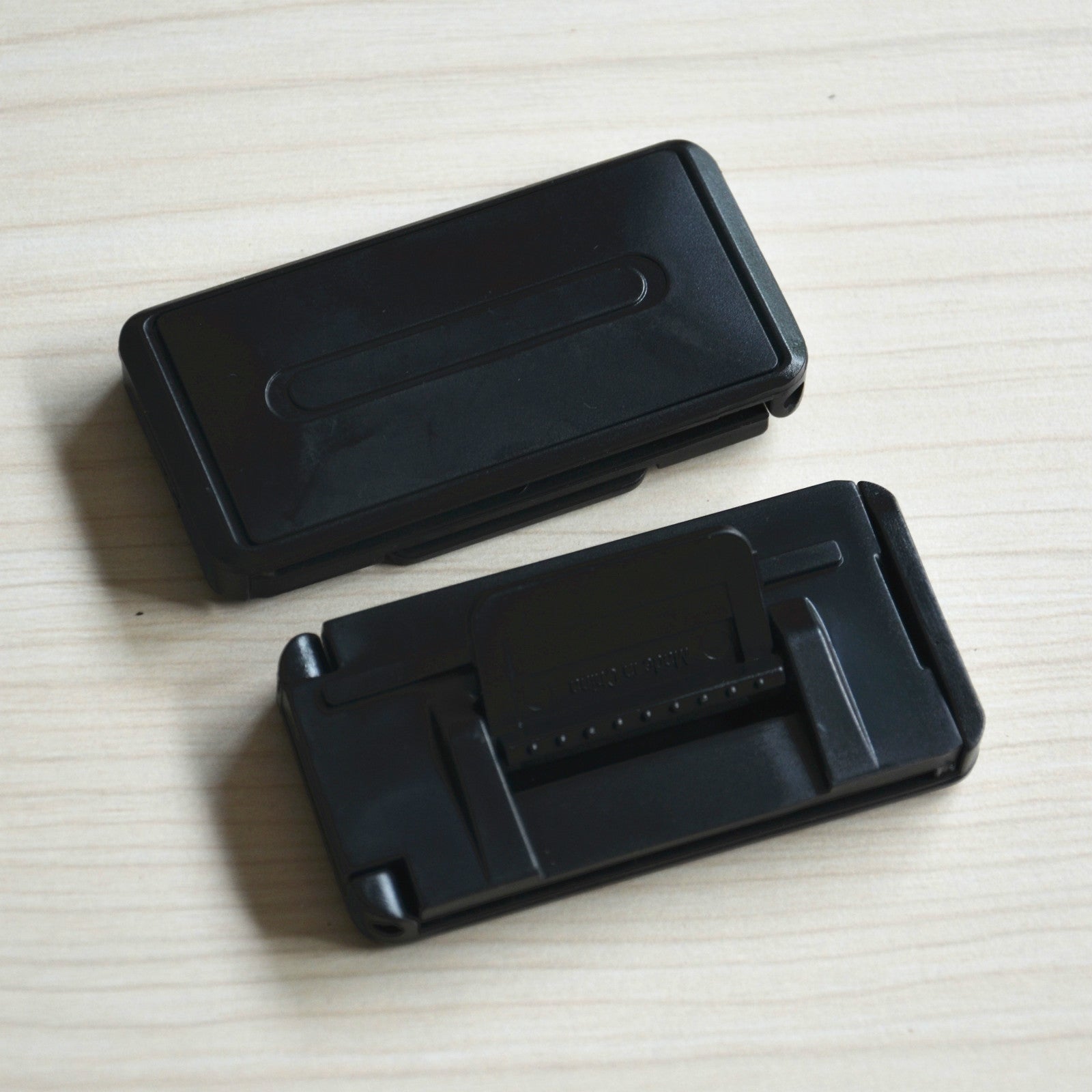 2x Car for Seat Belt Adjuster Clip Belt Strap Clamp Shoulder Improves Comfort Safety