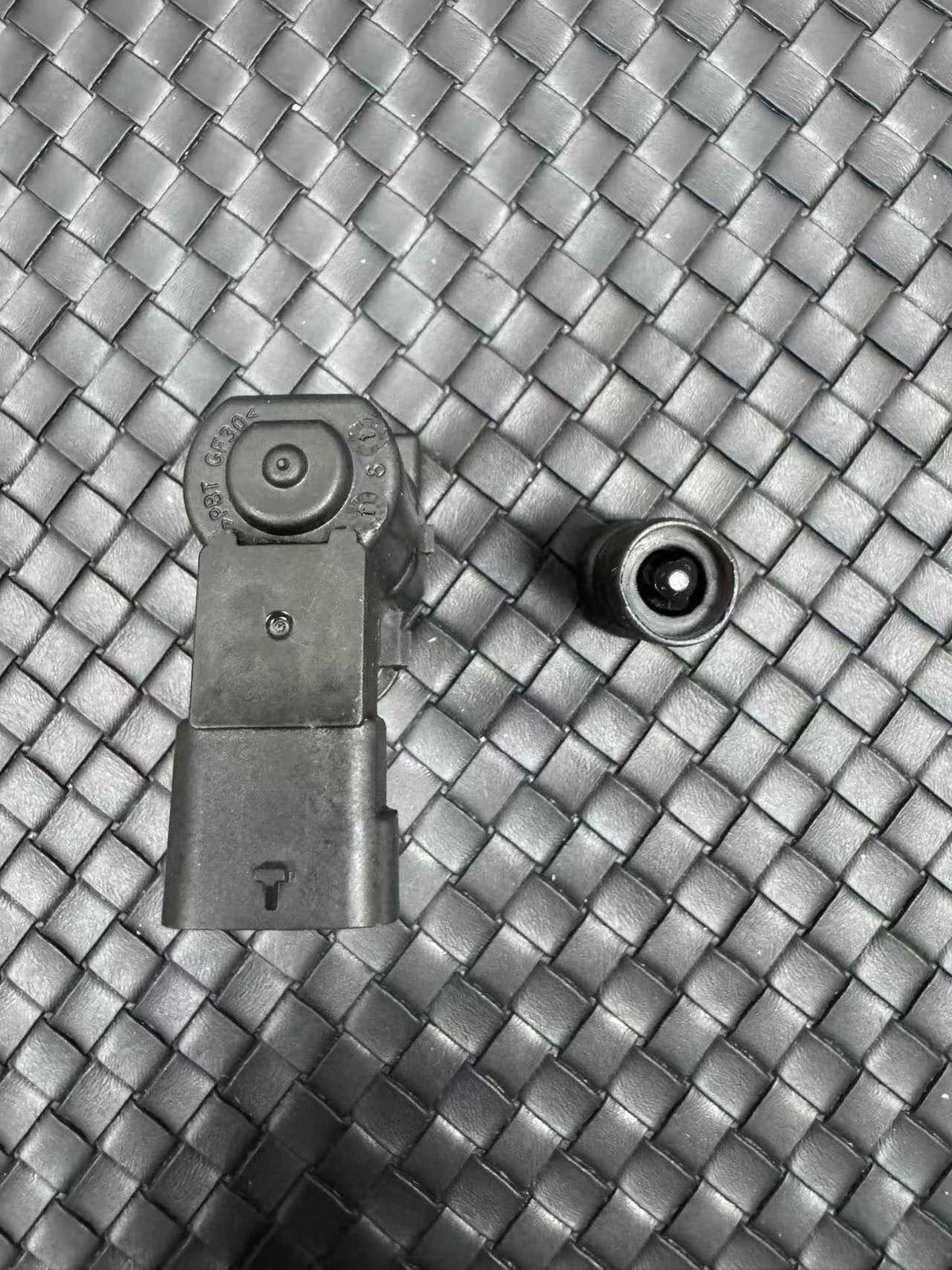 Fuel Tank Filler Door Release Latch for Ford Ranger T6 MK1