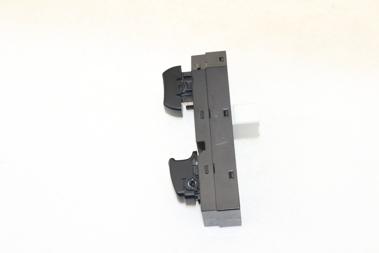 Front Right Power Window Switch 93575-2E100 for Hyundai for Tucson 2005-2010
