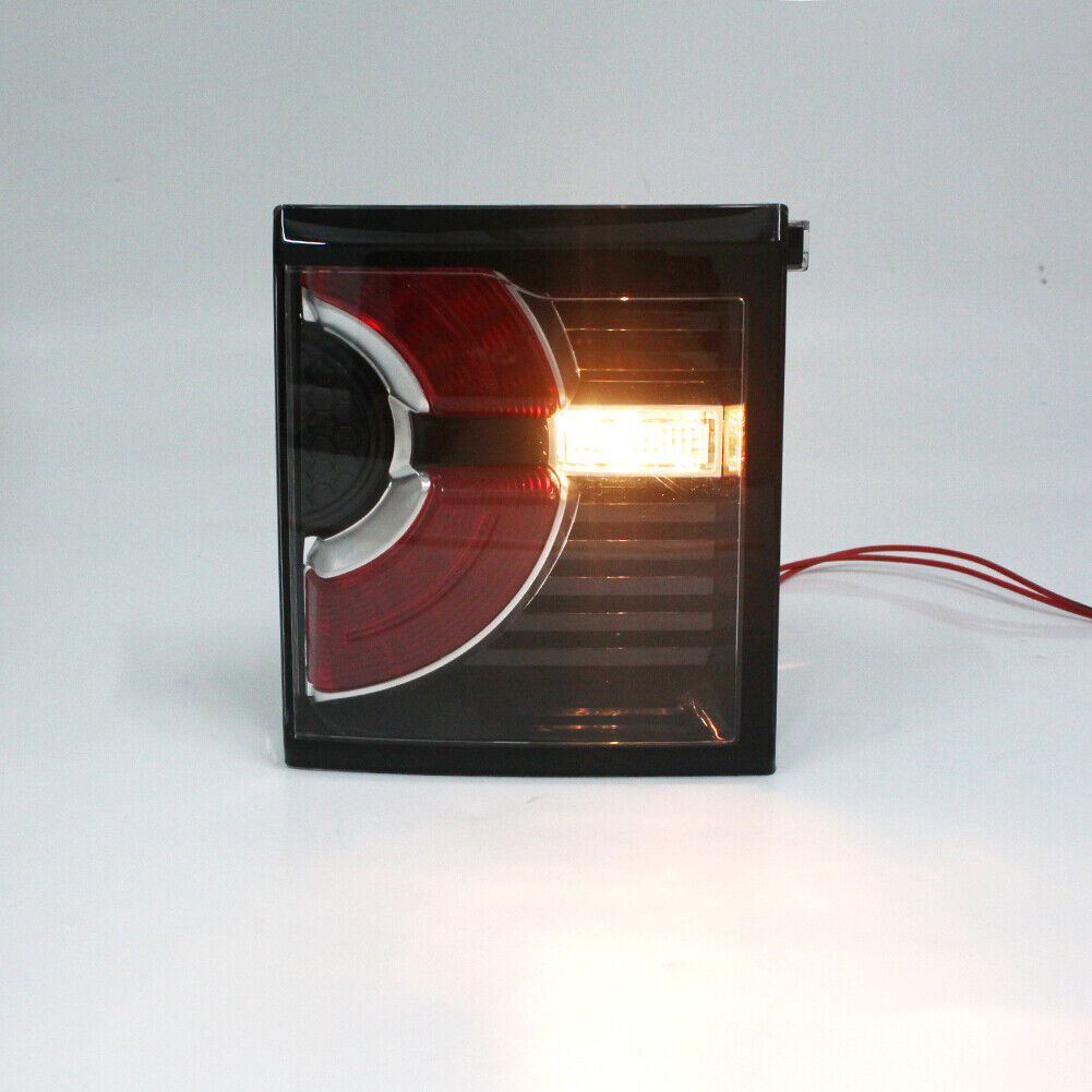 The left rear brake light is integrated with the taillight and is suitable for Land Rover Discovery Sport models from 2015 to 2019.
