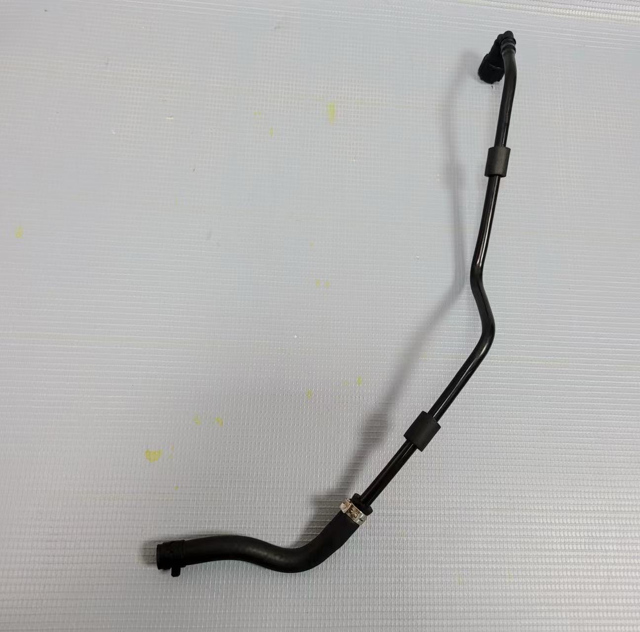 95B121447E Engine Coolant Reservoir Hose for Porsche Macan 3.0/3.6T 14-18