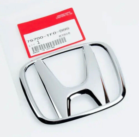 Silver H badge on the front grille with chrome trim suitable for Accord 2008 - 2015 EX LX