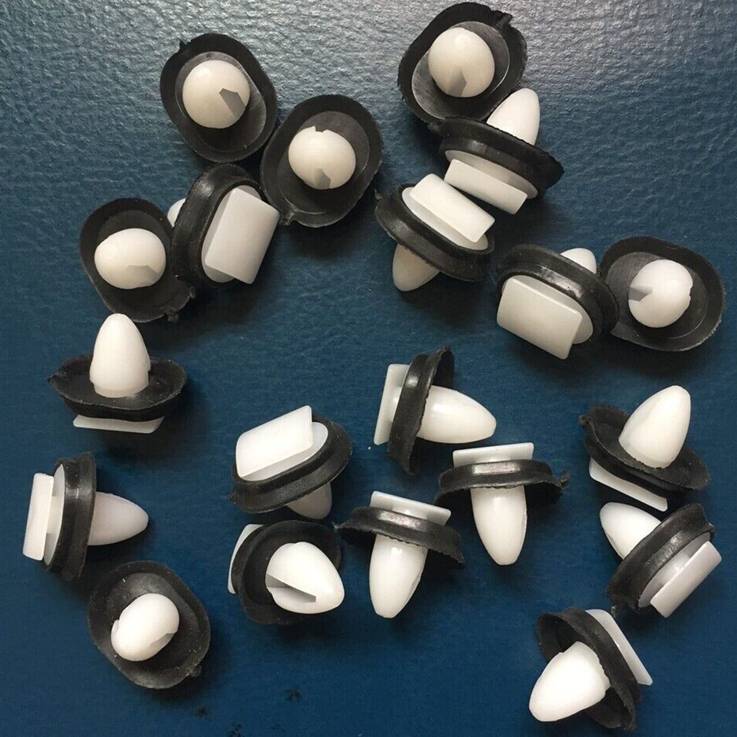 25Pcs For 14-19 for Chrysler White Nylon Body Side Moulding Clip 68093998-AA