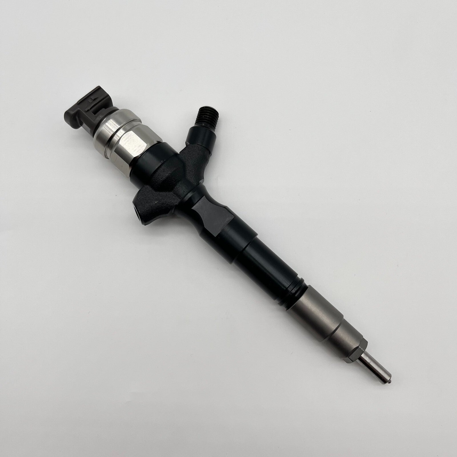 095000-5880 095000-5881 DIESEL FUEL INJECTOR for TOYOTA HIACE Hilux 23670-30050