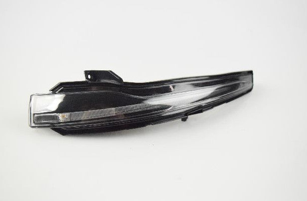 One right-side door mirror turn signal light is suitable for Mercedes W205 W222 W213 W217